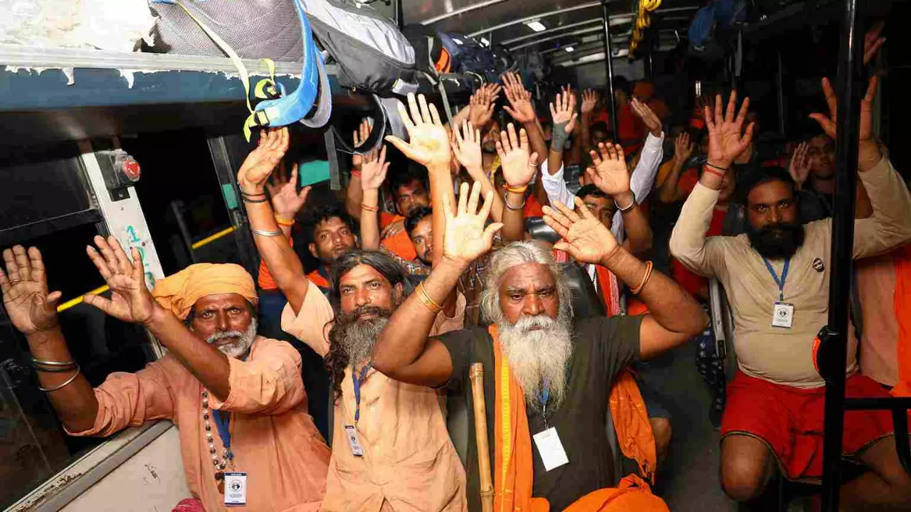 Amarnath Yatra: 6,400 pilgrims leave Jammu base camp for Kashmir