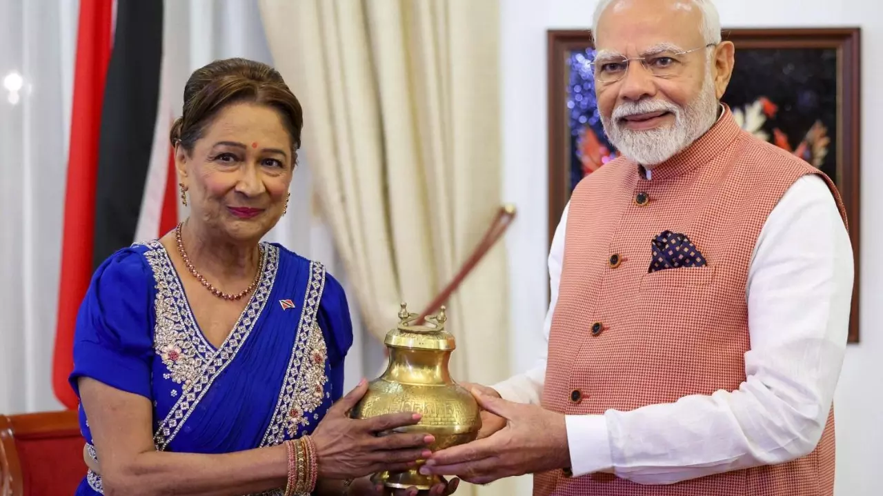 Narendra Modi and  Kamla Persad Bissessar