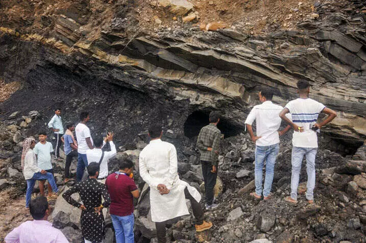 coal mine that collapsed in Jharkhand