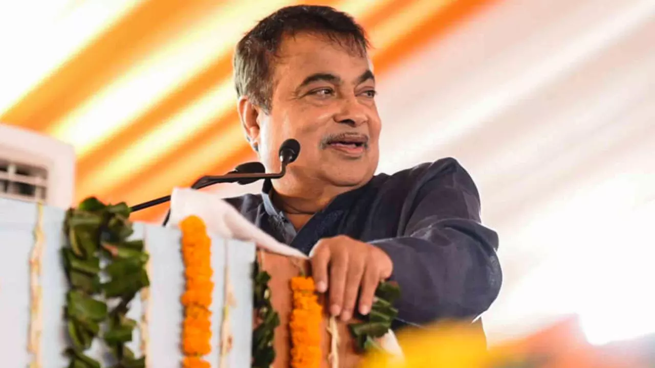 Gadkari cites ongoing wars, flays superpowers authoritarianism; flags threat of World War