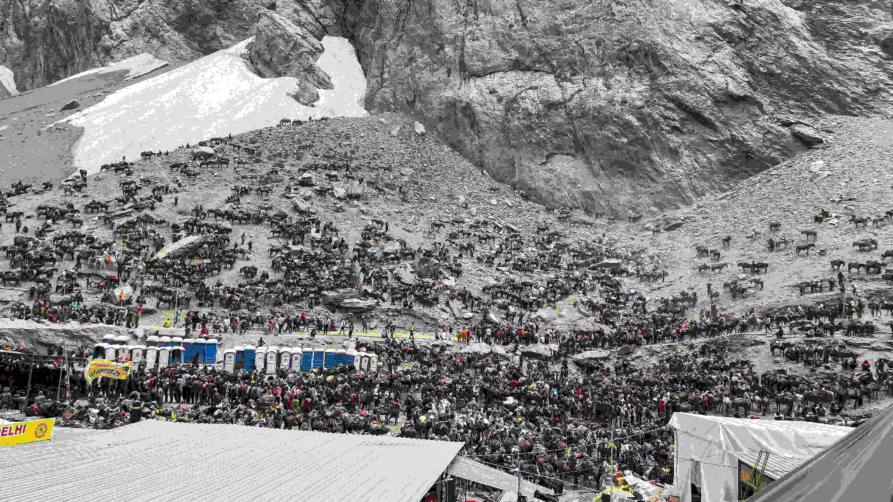Over 7,500 Amarnath yatra pilgrims depart Jammu amid heavy security