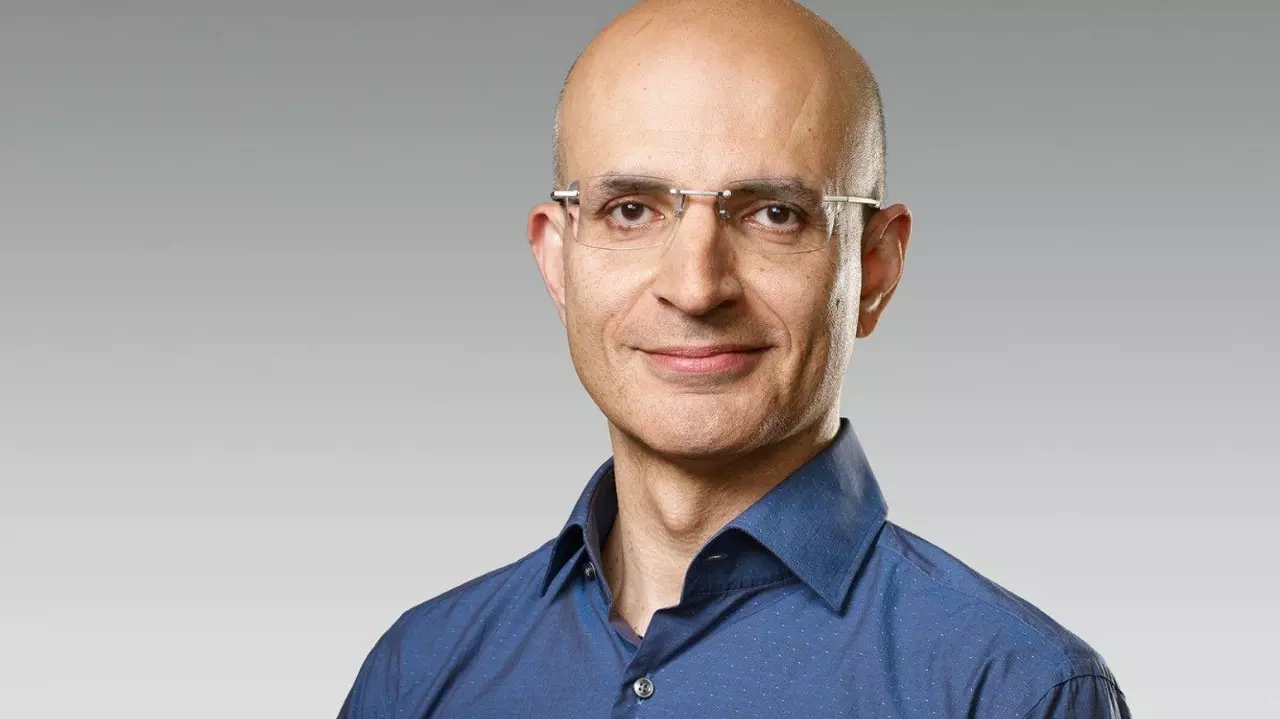 Who is Sabih Khan, Apples new Indian-origin COO?