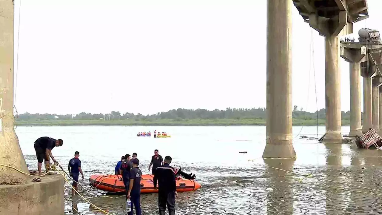 Gambhira bridge collapse