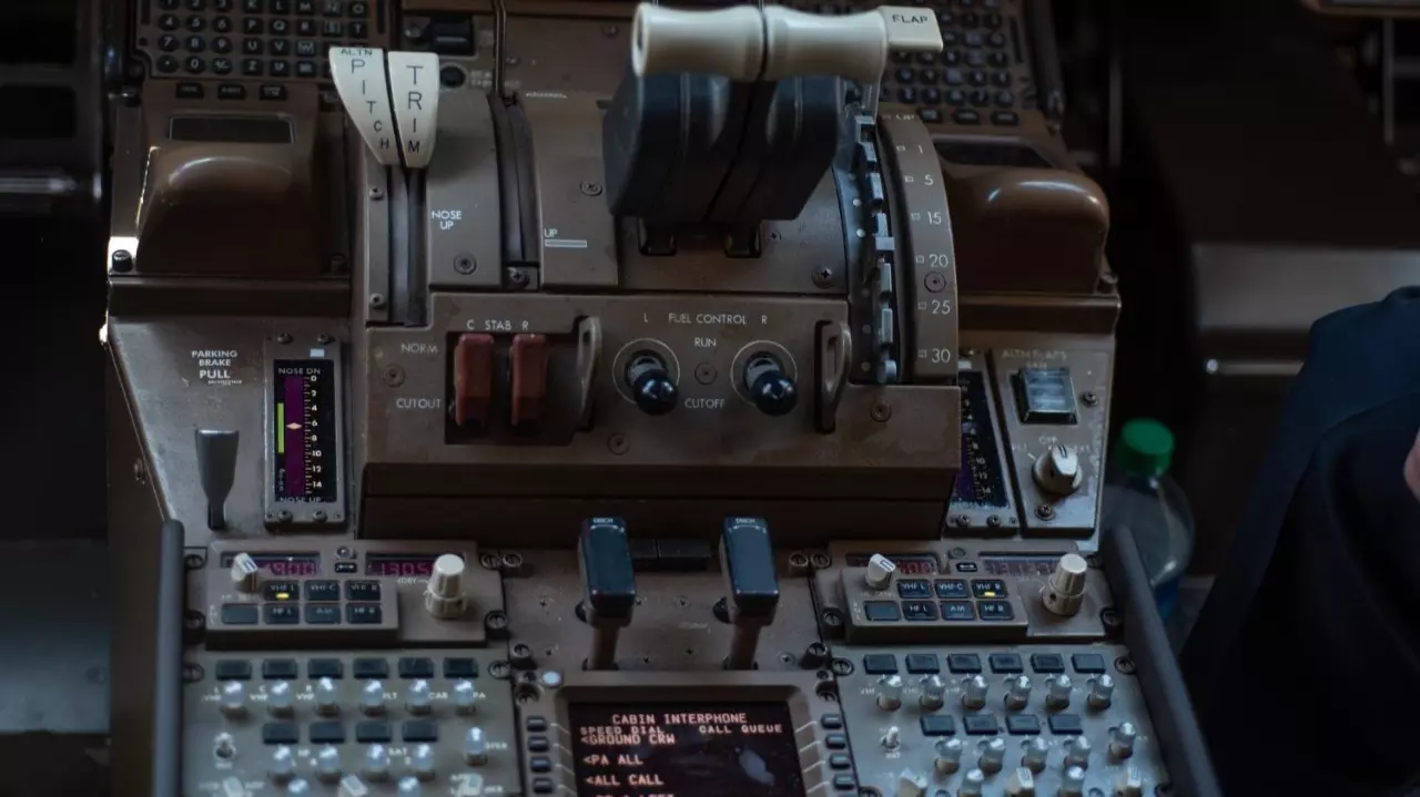 Fuel switch in Boeing 787