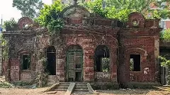 The building that is now being demolished in Mymensingh, the Bangladesh government said, was dilapidated, risky and unusable. Photo: X/@DDNewslive
