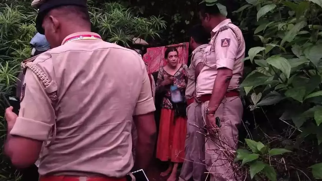 Russian woman in Gokarna cave