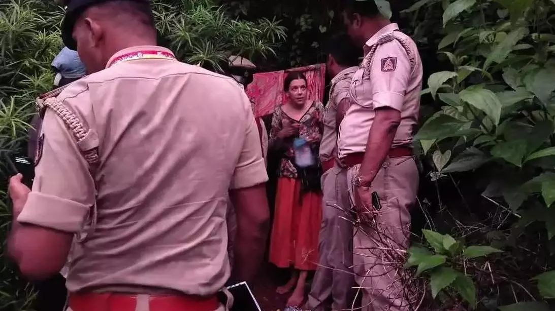 Russian woman in Gokarna cave