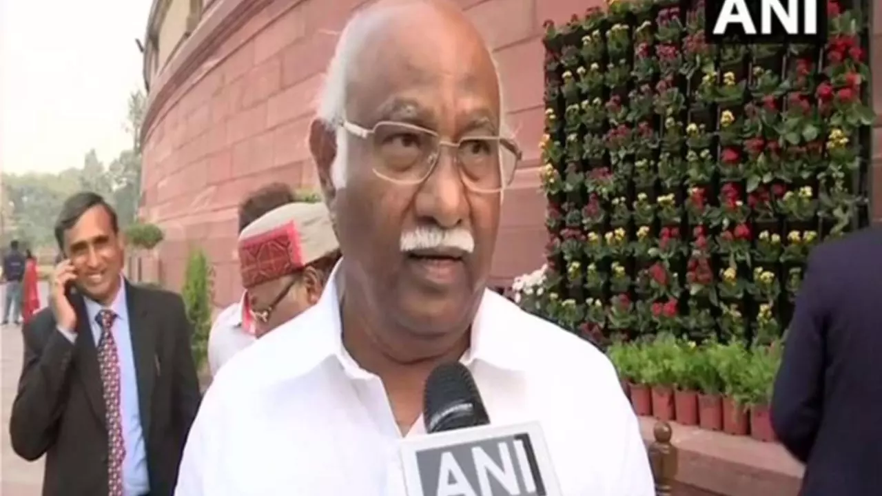 AIADMKs org secy and ex-MP Anwar Raja joins DMK