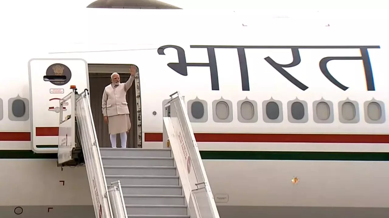 Modi flight to London