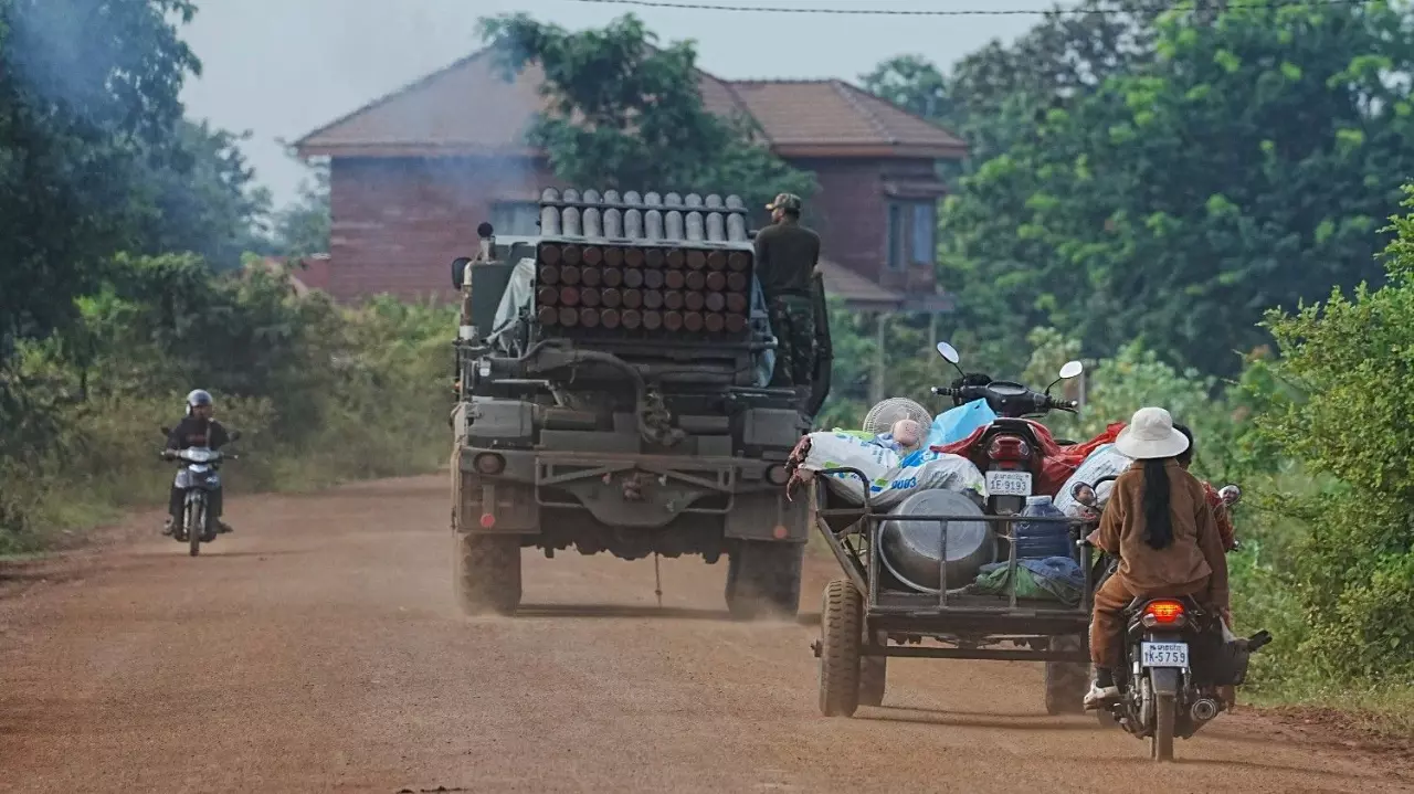 Hours after Trump brokers peace, Cambodia, Thailand resume fighting Hours after Trump brokers peace, Cambodia, Thailand resume fighting