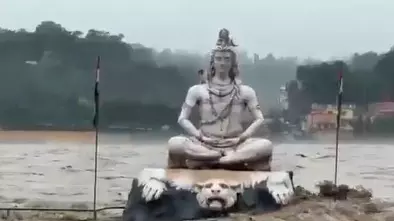 River water touching the famous idol of Lord Shiva at the Parmarth Niketan Ashram in Rishikesh