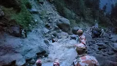 ITBP personnel rescuing pilgrims in Himachal Pradesh