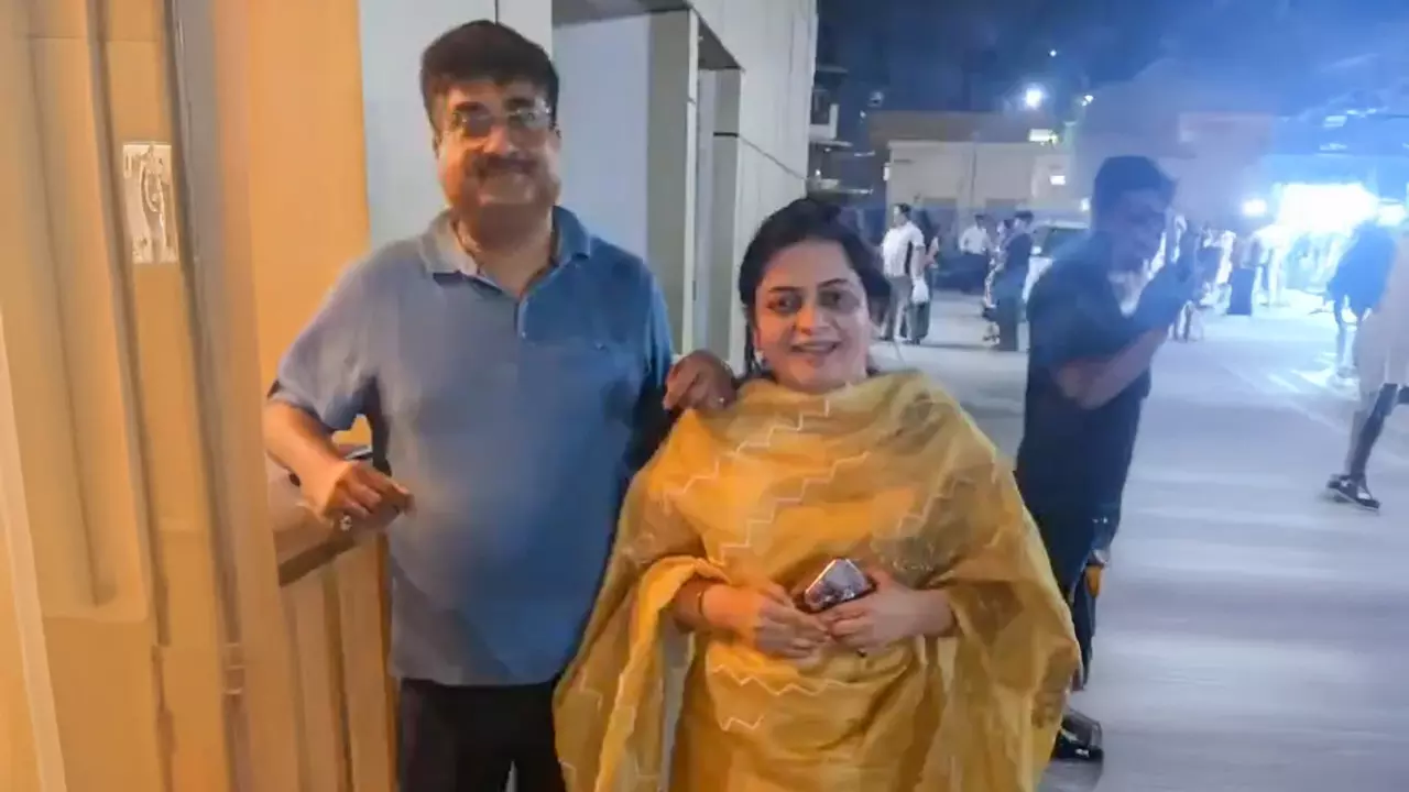 Couple denied entry in Delhi restaurant over Indian attire Couple denied entry in Delhi restaurant over Indian attire