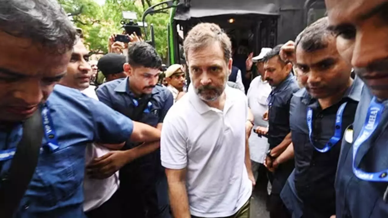 Rahul Gandhi, Priyanka gandhi, Sanjay Raut, Sagarika Ghose detained