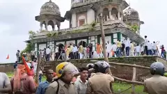 Hindu mob vandalises tomb in Fatehpur, claims its built on temple site