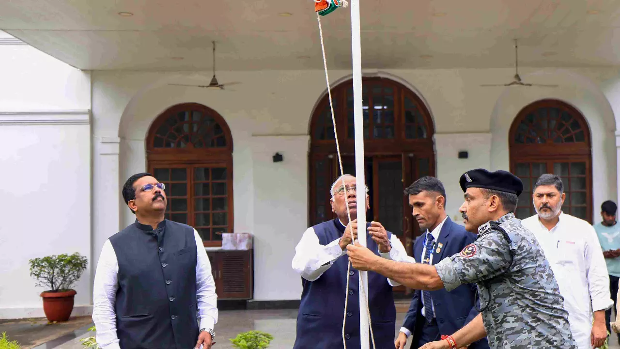 Congress President Mallikarjun Kharge hoists the national flag