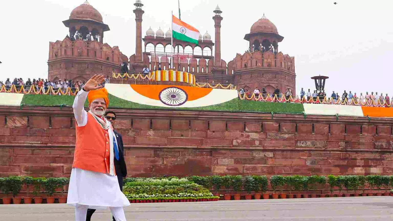 PM Modis I-Day speech:  Clear bid to placate RSS ahead of its centenary