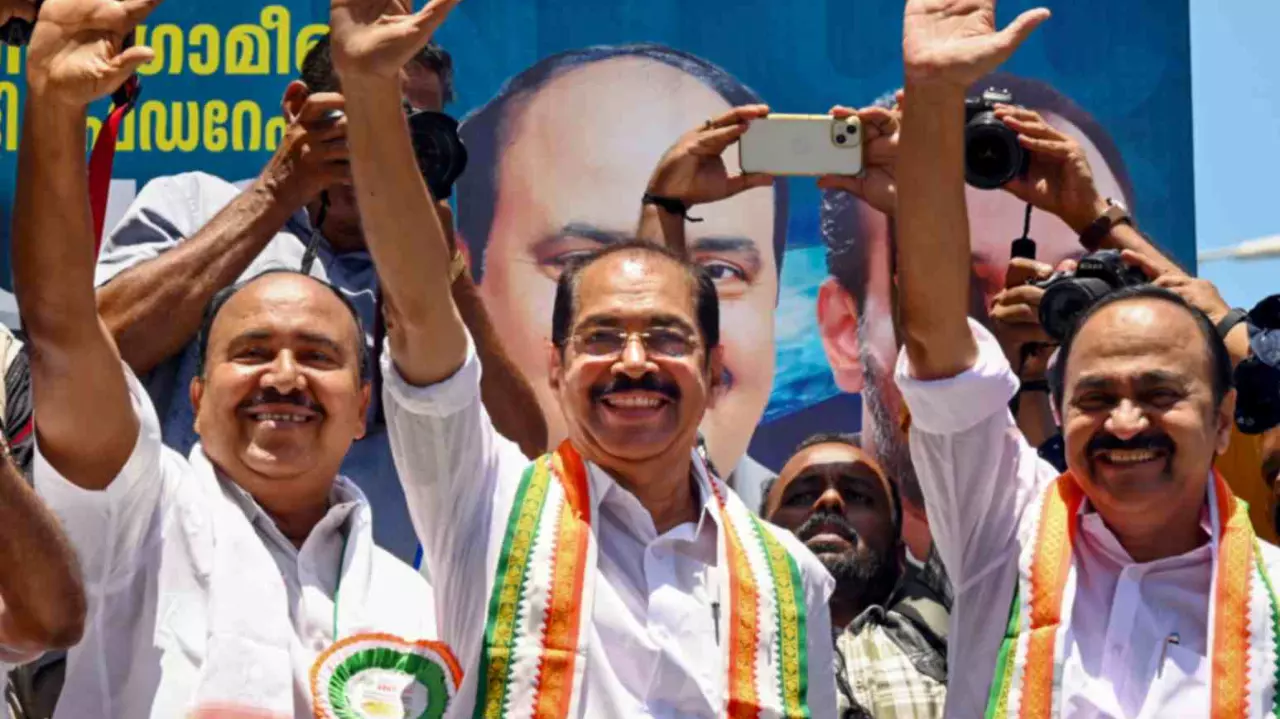 Congress under fire, attempts to deflect heat over Mamkoottathil scandal