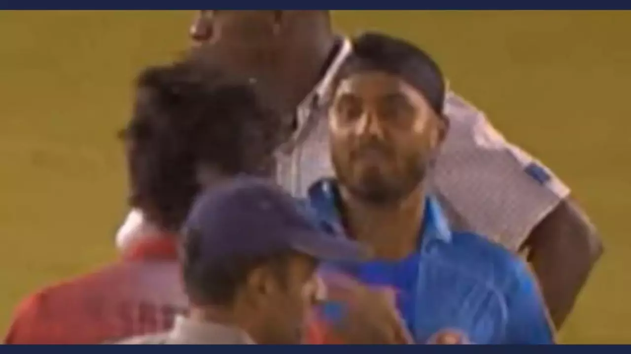 Harbhajan Singh slaps Sreesanth Harbhajan Singh slaps Sreesanth
