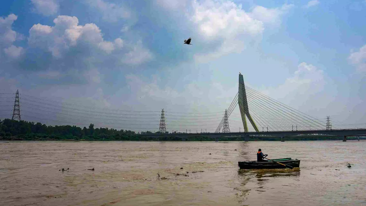 Residents of Yamuna floodplain in Delhi told to shift as water level rises steadily