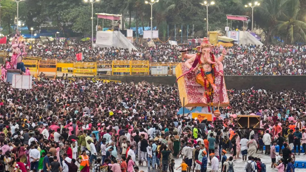 People take part in immersion of Lord Ganesha idols at the end of the Ganesh Chaturthi festival, at Girgaon Chowpatty, in Mumbai, Maharashtra, on Saturday, September 6, 2025. (Photo: PTI)