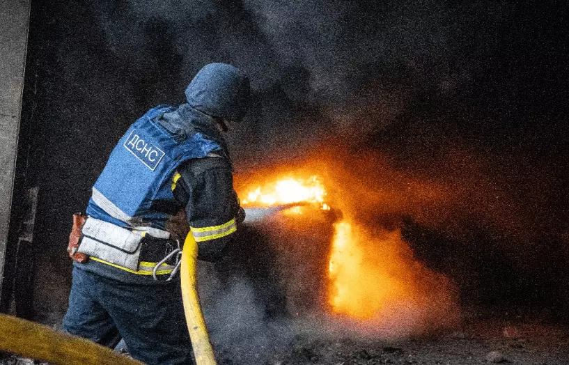Ukrainian strikes set off fires at oil facilities in Russia, Crimea Ukrainian strikes set off fires at oil facilities in Russia, Crimea