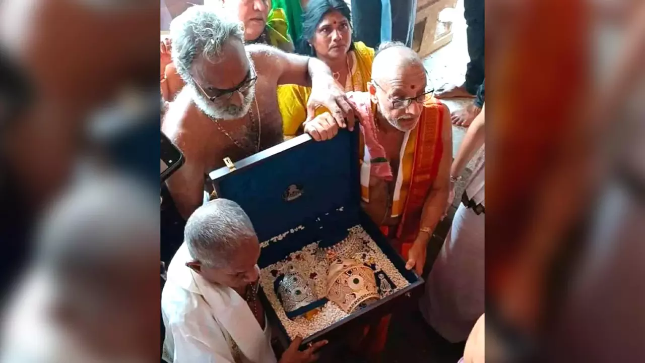 Ilaiyaraaja donating diamond crown