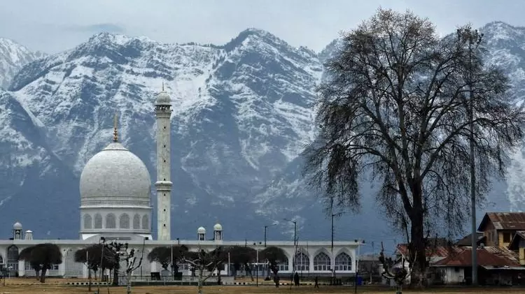 Hazratbal Dargah in Kashmir