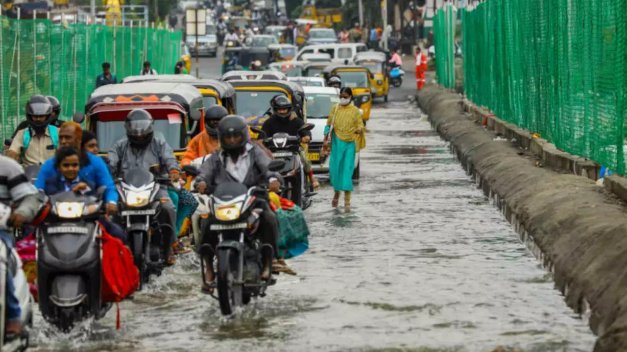Heavy rain leads to waterlogging in Hyderabad, two feared washed away