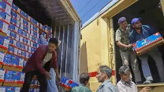 apple boxes being loaded onto train in Kashmir