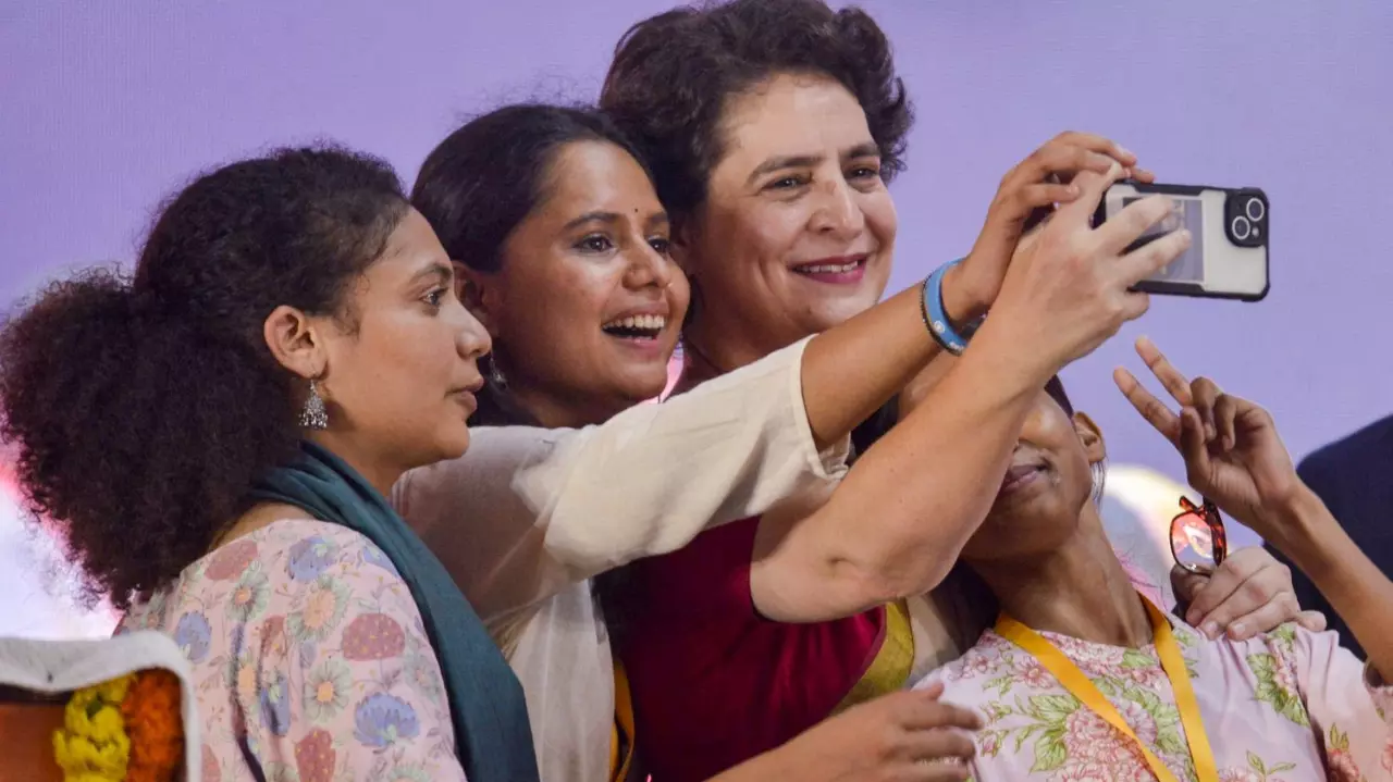 Bihar polls: Modis Rs 10,000 cash dole rattles Grand Alliances momentum