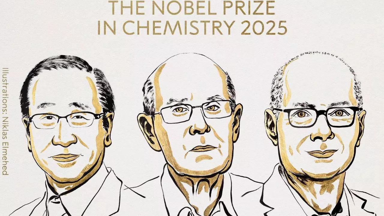 (From left) usumu Kitagawa, Richard Robson and Omar M. Yaghi