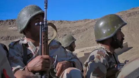 Pak soldiers on Afghanistan border