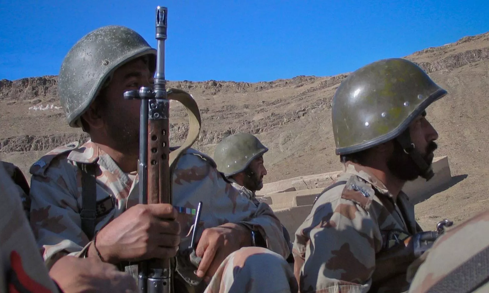 Pak soldiers on Afghanistan border