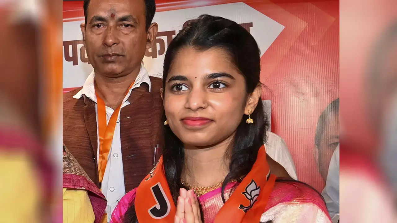 Singer Maithili Thakur to contest on BJP ticket in Bihar Singer Maithili Thakur to contest on BJP ticket in Bihar