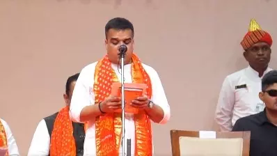 Surat MLA Harsh Sanghavi takin oath as Gujarat Deputy Chief Minister