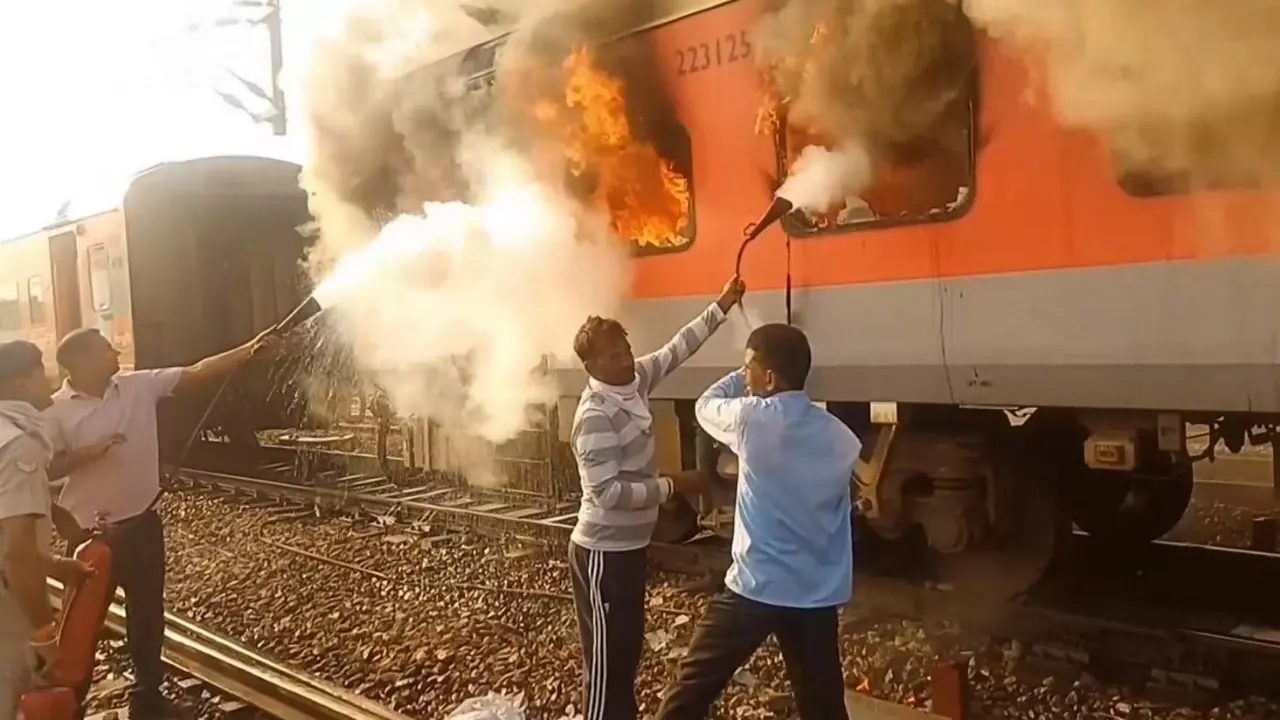 Amritsar Saharsa Garib Rath Express catches fire