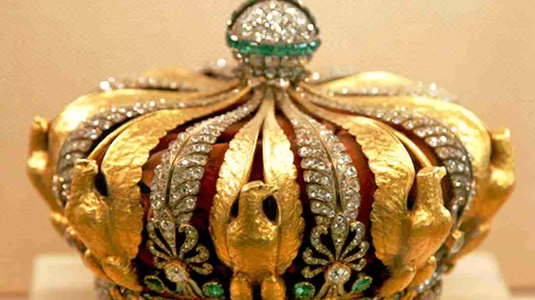 The Louvre reopens 3 days after thieves took French crown jewels in daylight heist