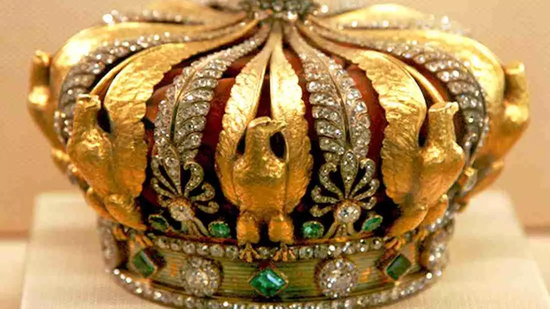 emerald-studded crown of empress Eugenie louvre stolen crown jewels
