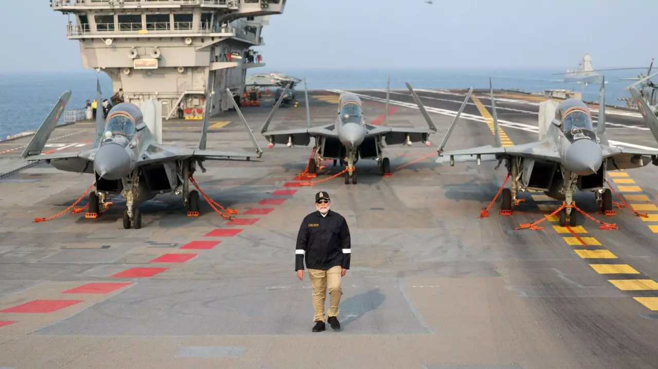 Narendra Modi, INS Vikrant Narendra Modi, INS Vikrant