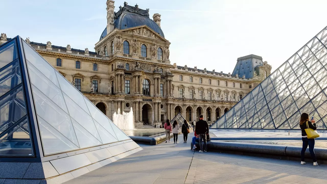 Louvre Museum heist