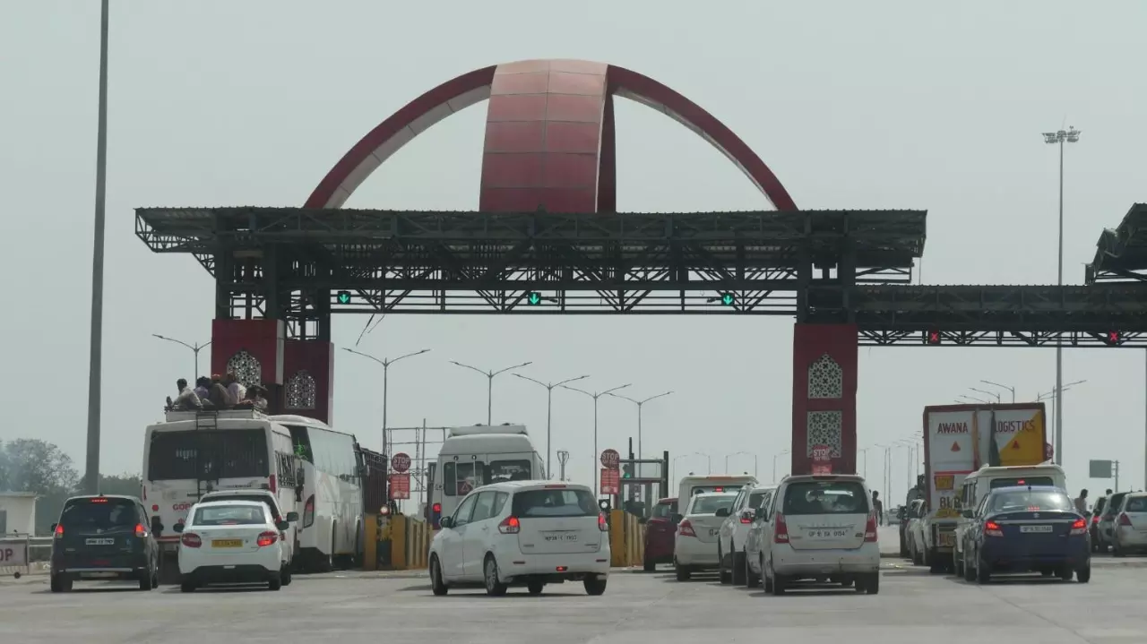 toll gate at Yamuna Expressway toll gate at Yamuna Expressway