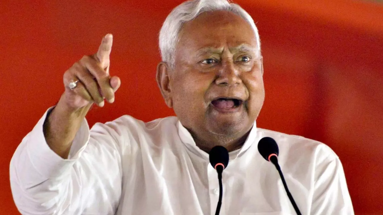 Nitish Kumar speaking at a rally in Samastipur in Bihar