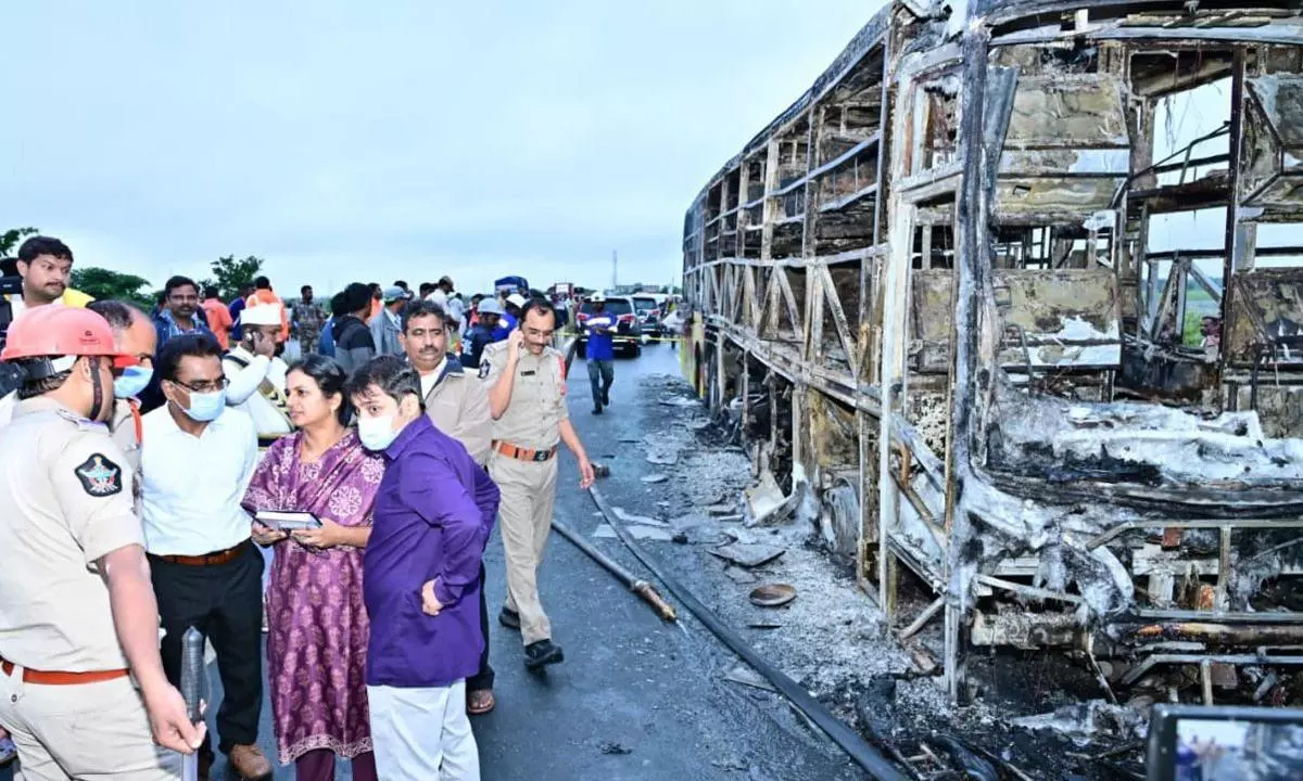 Kurnool bus fire: Deluxe vehicle had 16 traffic violations, say cops Kurnool bus fire: Deluxe vehicle had 16 traffic violations, say cops