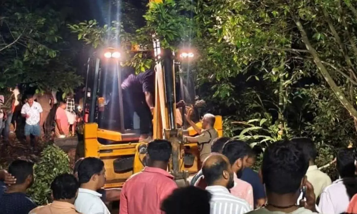 Idukki landslide kills man, injures wife; locals blame NHAI Idukki landslide kills man, injures wife; locals blame NHAI