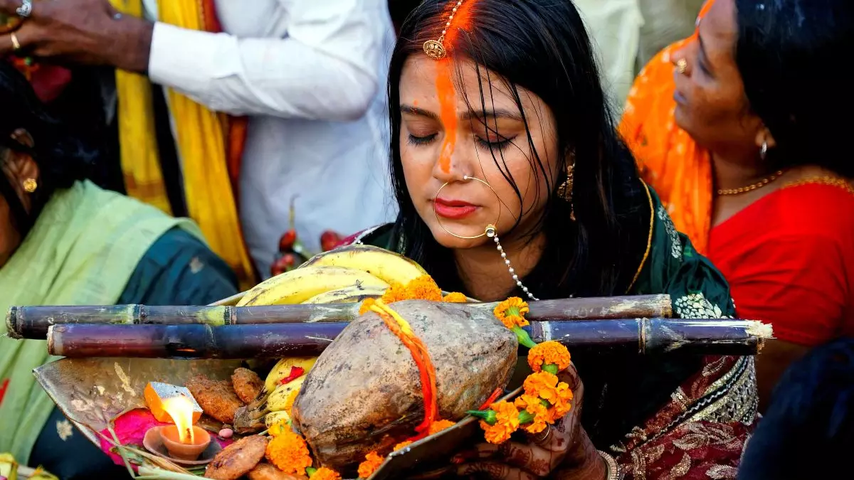 Lakhs offer prayers to rising sun as Chhath Puja concludes across North India