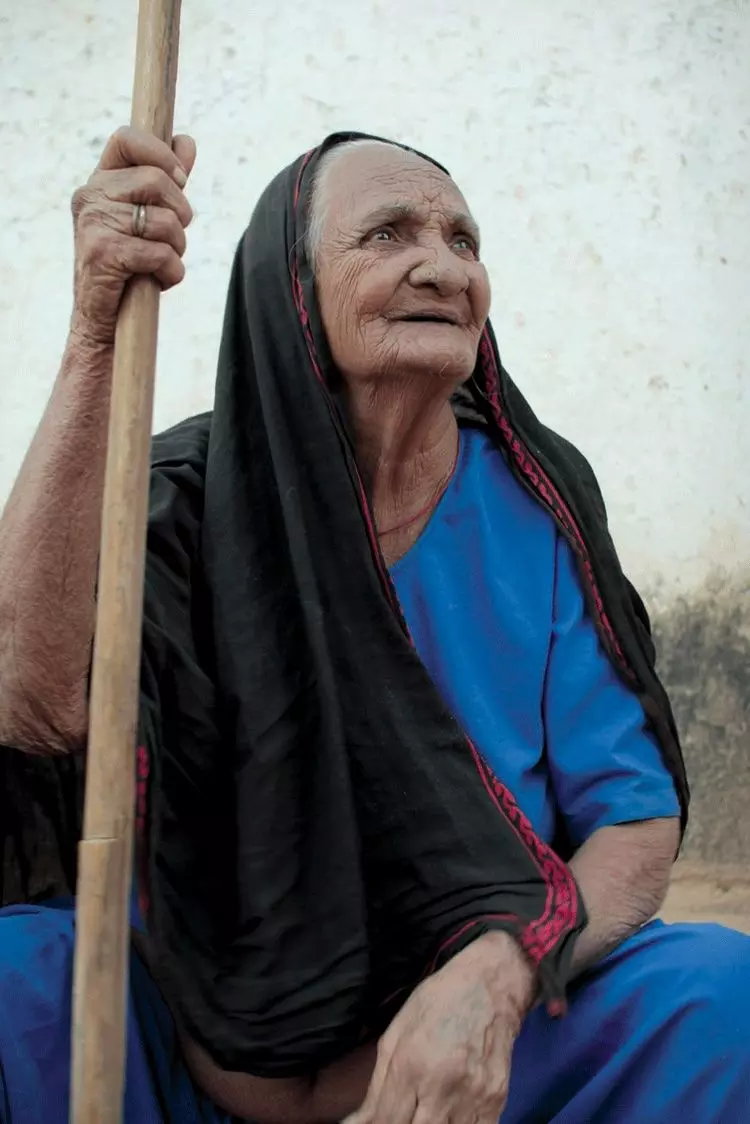 A Rabari woman sports a dupatta with an Ajrakh border. Photo courtesy Khamir