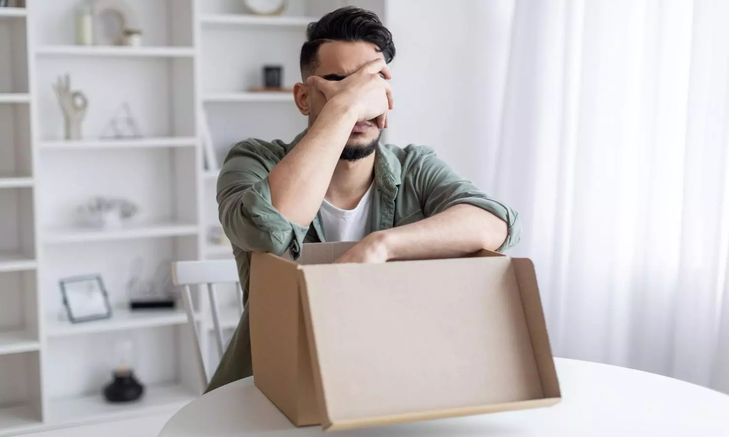 Bengaluru techie orders phone worth Rs 1.86 lakh, receives tile instead Bengaluru techie orders phone worth Rs 1.86 lakh, receives tile instead