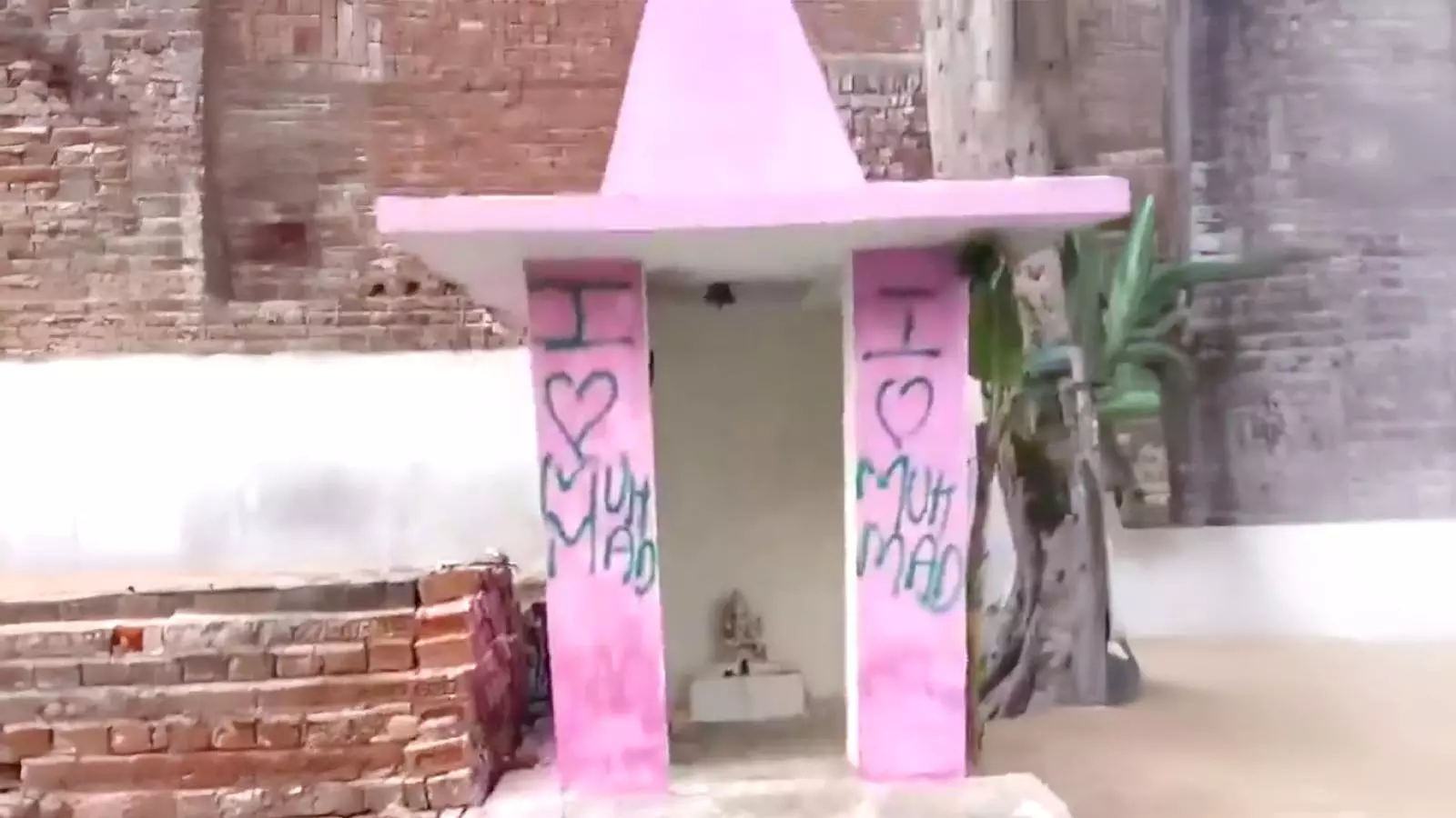 Aligar temple I love Mohammad graffiti Aligar temple I love Mohammad graffiti