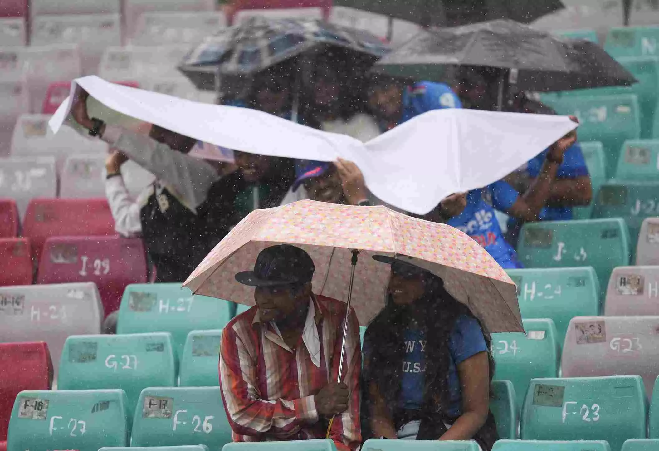 Women’s World Cup final: South Africa opt to field as rain delays match Women’s World Cup final: South Africa opt to field as rain delays match